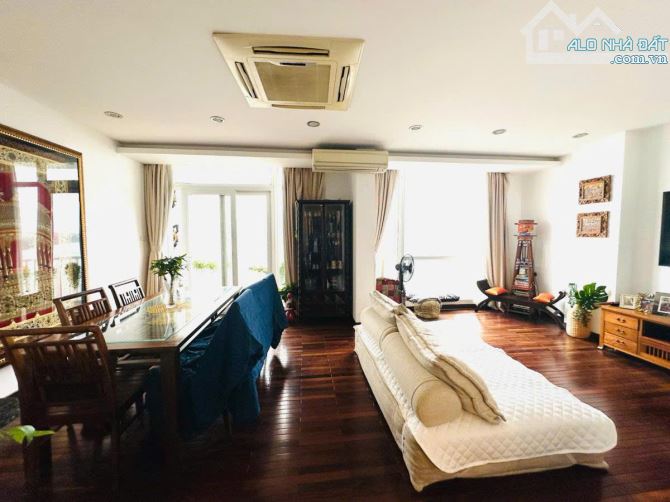 Bán Mặt Phố Quảng Khánh mặt tiền quyền lực 7.2 m 125m2 6 tầng thang máy có hầm giá 157 tỷ