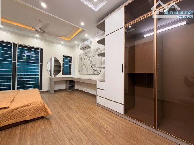 Nhà mới mặt ngõ, kinh doanh tốt, 50m2, 6 tầng thang máy xịn, full nội thất, nhiều tiện ích