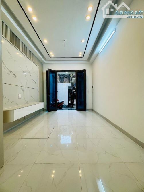 Siêu hiếm Trương Định, Tân Mai, 33m2 x 5 tầng, ô tô 50m, giá 7.75 tỷ( ctl).