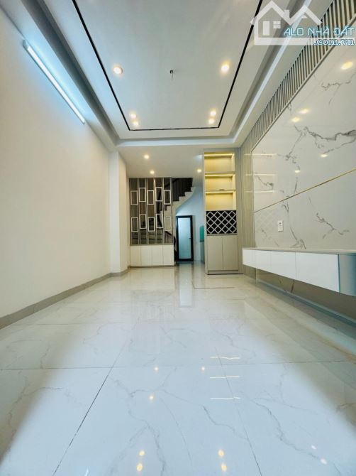 Siêu hiếm Trương Định, Tân Mai, 33m2 x 5 tầng, ô tô 50m, giá 7.75 tỷ( ctl).