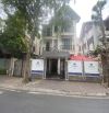 Cho thuê biệt thự sân vườn Nghĩa Đô, Cầu Giấy 200 mét 4 tầng 1 hầm thang máy 55 triệu