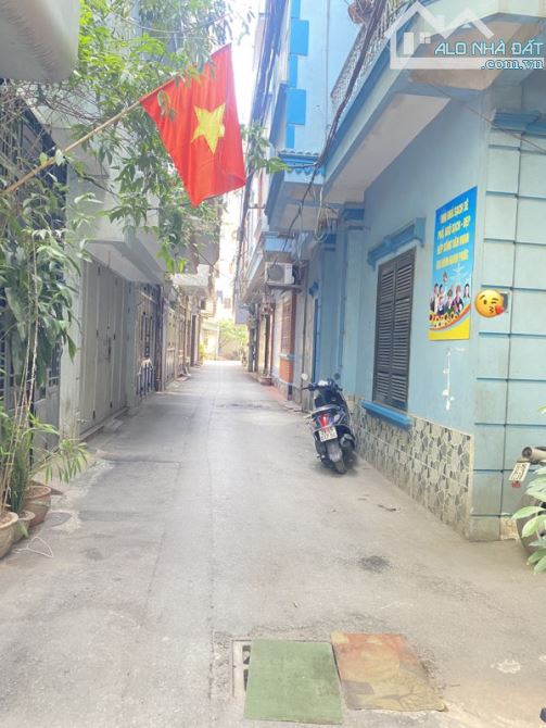 NHÀ HÀNG XÓM QUẬN UỶ TÂY HỒ - Ô TÔ- DÂN XÂY - 39M - NHỈNH 11 Tỷ