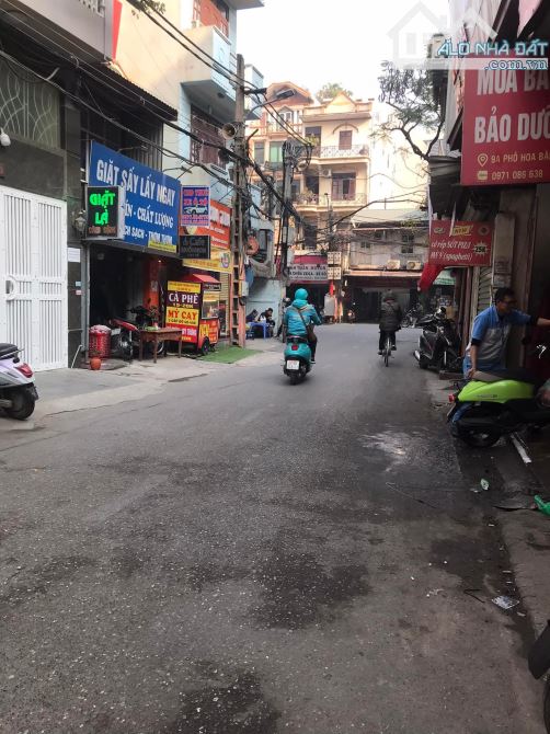 Bán nhà 5 tầng thang máy mặt phố Hoa Bằng Cầu Giấy dt 40m2, mt 3,5m,15,8 tỷ.