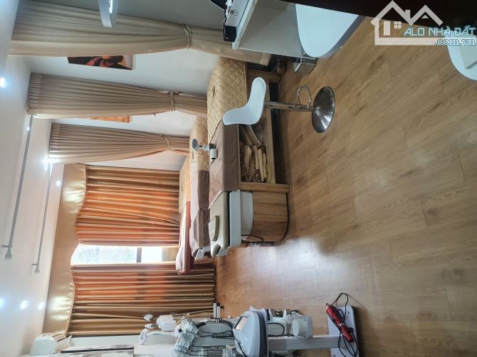 Bán nhà mặt phố Minh Khai, 55m2, 6 tầng, thang máy, vỉa hè, cho thuê gần 100 triệu/1 tháng