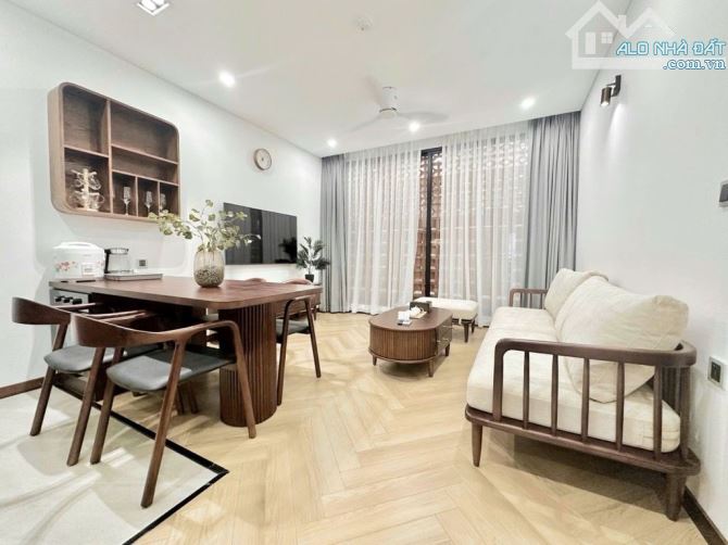 LIỄU GIAI ĐẲNG CẤP DÒNG TIỀN 5 - 6 TỶ /NĂM .TOÀ NHÀ HIỆN ĐẠI 9 TẰNG THANG MÁY . GARA OTO