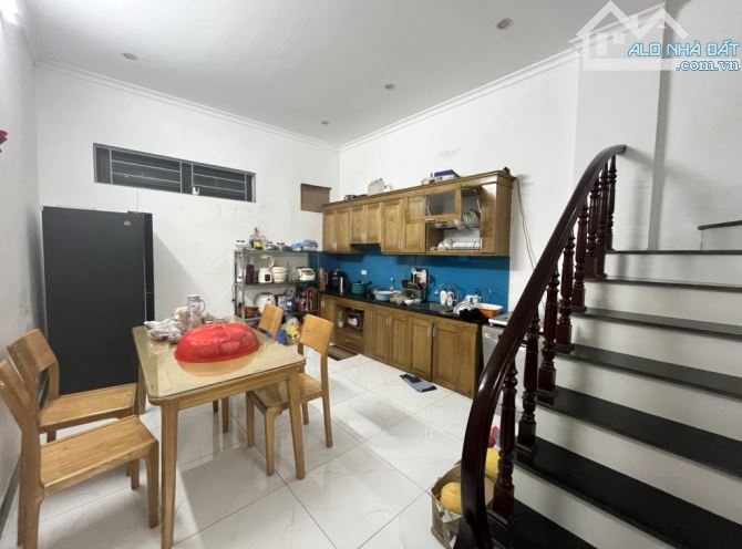 Ngay ngõ Tân Mai nhà dân xây-Trước nhà oto Morning-41m-8 tỷ 2