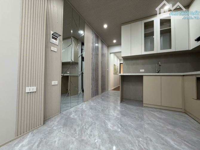 Chính chủ cần bán nhà tập thể DT sử dụng 75m2, sổ 32m2, đã full nội thất, ô tô dừng đỗ