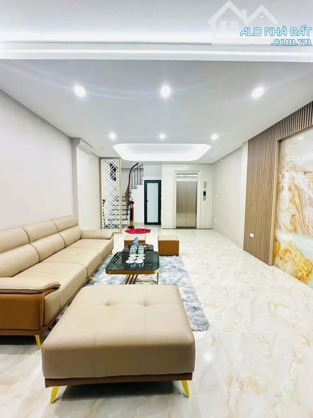 Hiếm: Thái Hà - 36.x m2 - MT 4.2m - 7 tầng - 10 bước ra phố - ôtô lùi cửa LT - nhỉnh 18 tỷ