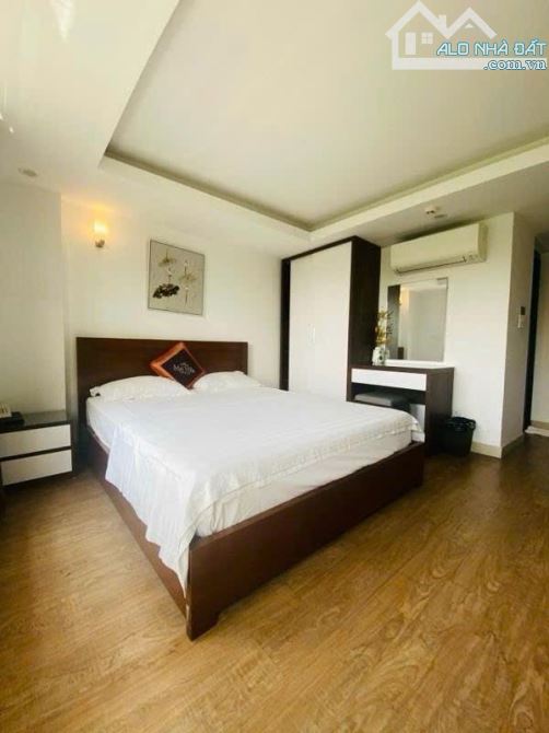 MẶT PHỐ NGUYỄN HOÀNG TÔN . 7 TẦNG THANG MÁY - HÀNG XÓM CIPUTRA - DÒNG TIỀN 800TR/NĂM