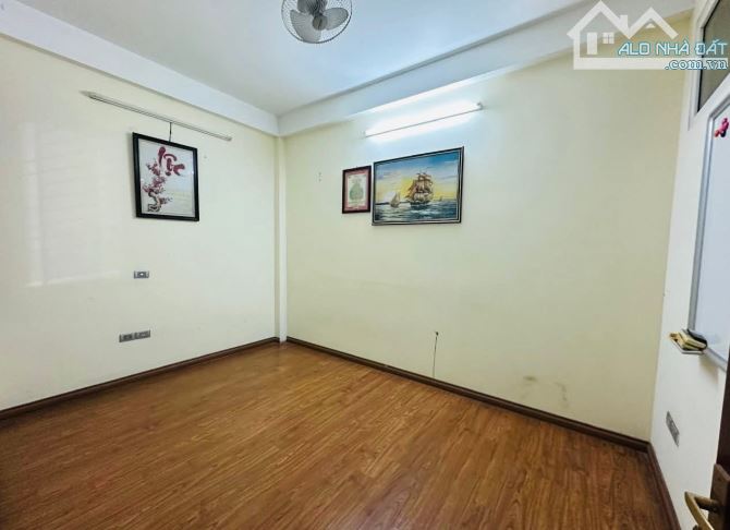 Đầu tư kinh doanh, ô tô tránh, vỉa hè, ngõ 279 Đội Cấn, Ba Đình, sát phố lớn, 50m, 18 tỷ