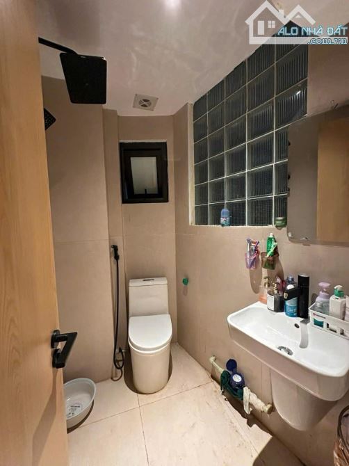 BÁN NHÀ PHỐ TRẦN QUỐC VƯỢNG 6 TẦNG THANG MÁY, DOANH THU 60TR/THÁNG,GIÁ 13.9 TỶ