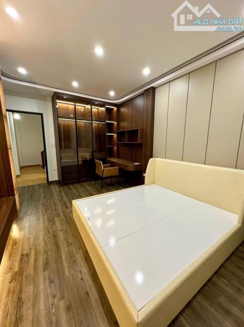 Bán nhà riêng Phố Doãn Kế Thiện, 31m2, 5 tầng, ô tô, MT3,7m, 8,3 tỷ-CỰC HIẾM