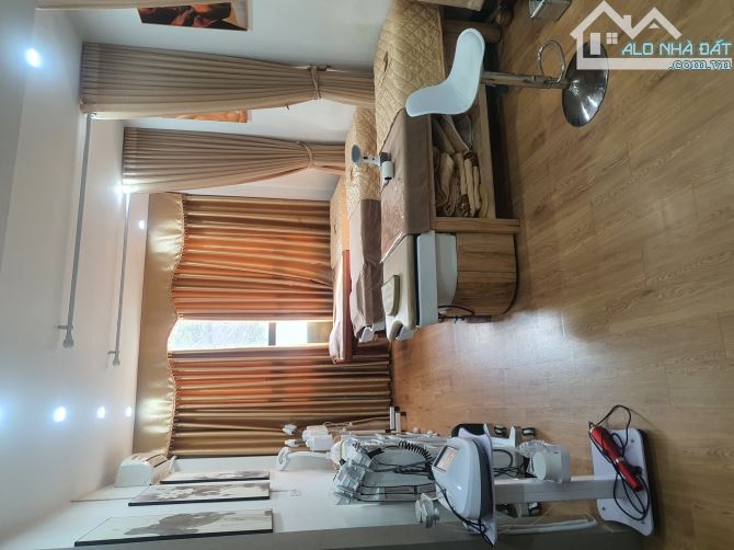 Bán nhà mặt phố Minh Khai, 55m2, 6 tầng, thang máy, vỉa hè, cho thuê gần 100 triệu/1 tháng