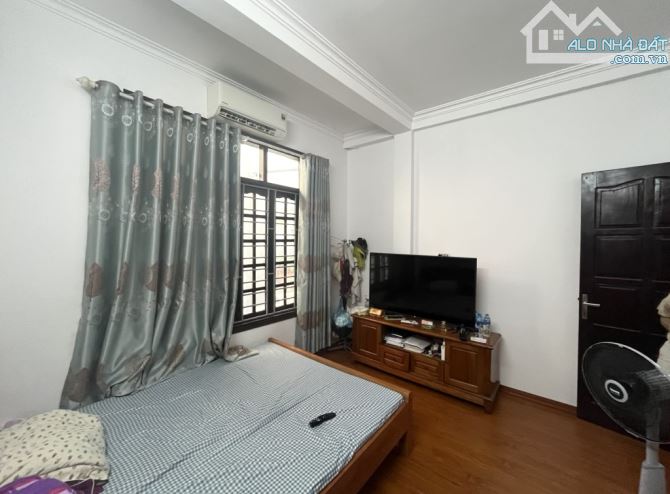 Ngay ngõ Tân Mai nhà dân xây-Trước nhà oto Morning-41m-8 tỷ 2