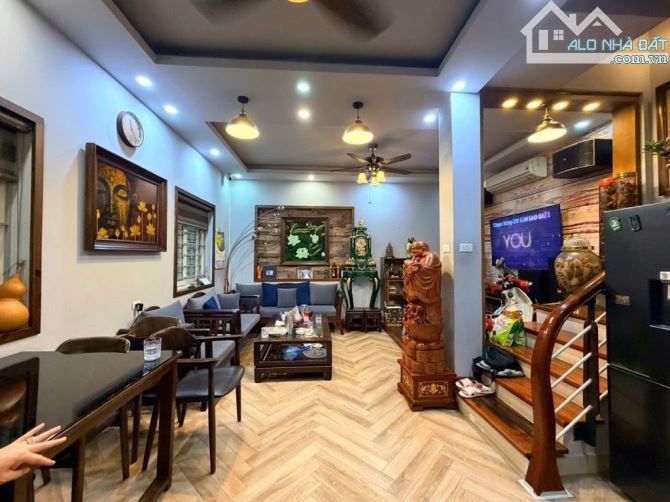 BÁN NHÀ TT ĐỐNG ĐA 2 THOÁNG NHÀ DÂN XÂY GẦN PHỐ FULL NỘI THẤT VỊ TRÍ SIÊU ĐẸP