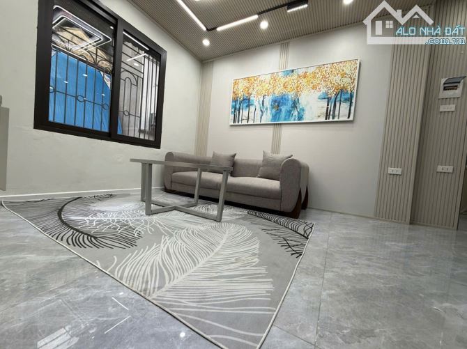 Chính chủ cần bán nhà tập thể DT sử dụng 75m2, sổ 32m2, đã full nội thất, ô tô dừng đỗ