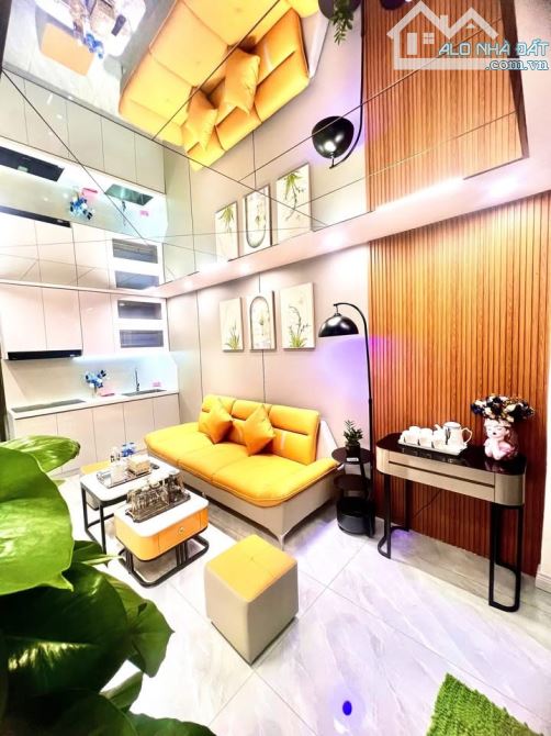 Hot! Bán Nhà Hoàng Hoa Thám Tây Hồ- Gần Phố-Ô tô Đỗ Gần- 38M2 -5 Tầng Thang Máy- 9 Tỷ Hơn