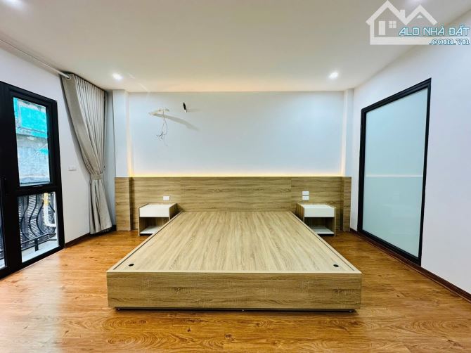 Hiếm: Thái Hà - 36.x m2 - MT 4.2m - 7 tầng - 10 bước ra phố - ôtô lùi cửa LT - nhỉnh 18 tỷ