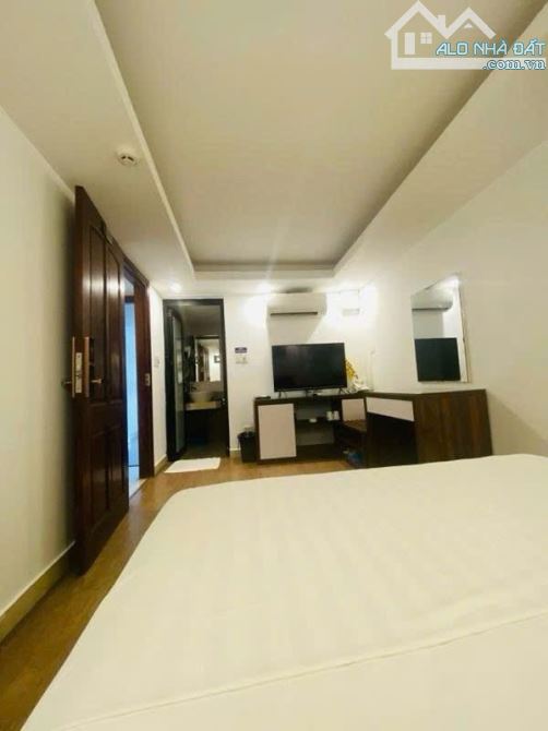 MẶT PHỐ NGUYỄN HOÀNG TÔN . 7 TẦNG THANG MÁY - HÀNG XÓM CIPUTRA - DÒNG TIỀN 800TR/NĂM