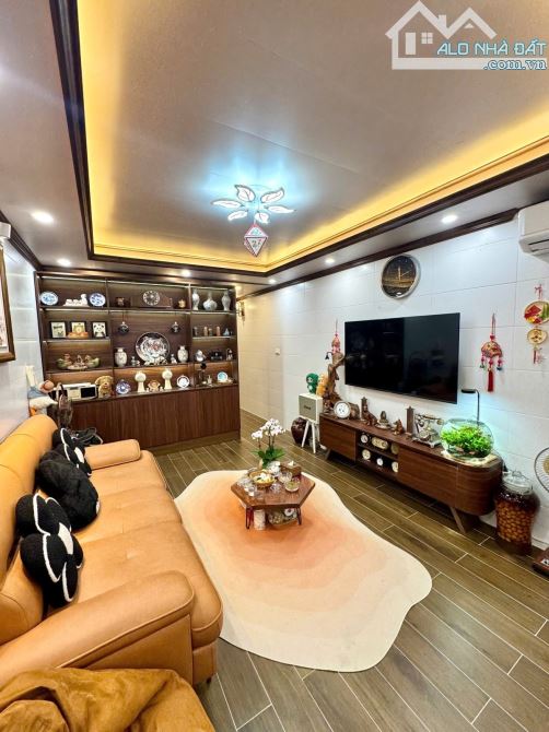 Bán nhà Tập Thế Tầng 3 Tân Mai 120m2 4 ngủ vị trí đẹp đủ tiện ích 4.45 tỷ