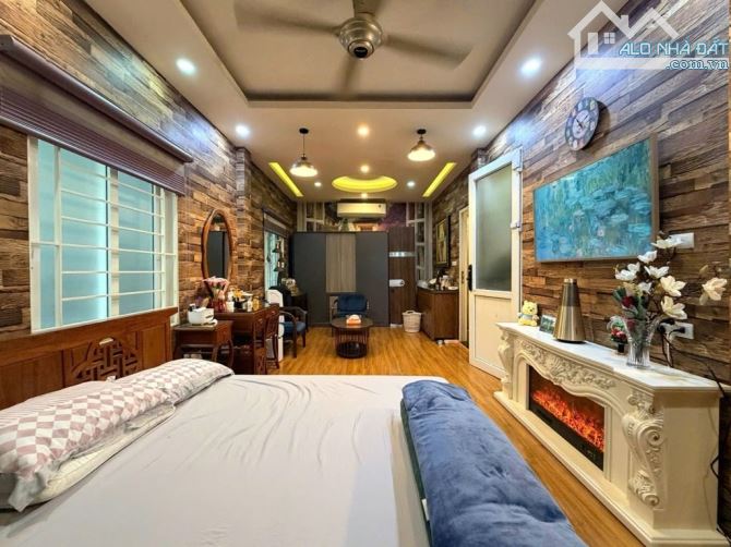 BÁN NHÀ TT ĐỐNG ĐA 2 THOÁNG NHÀ DÂN XÂY GẦN PHỐ FULL NỘI THẤT VỊ TRÍ SIÊU ĐẸP