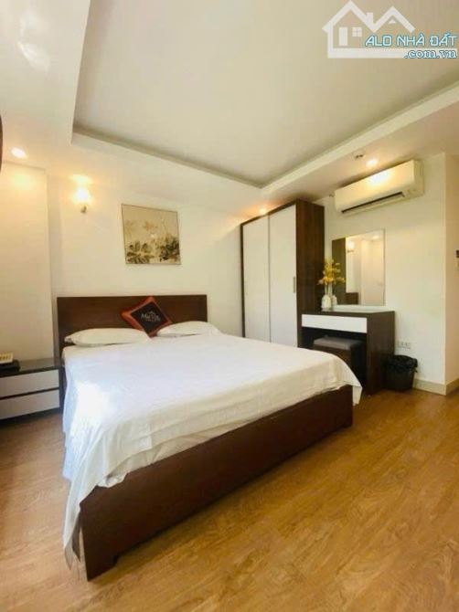 MẶT PHỐ NGUYỄN HOÀNG TÔN . 7 TẦNG THANG MÁY - HÀNG XÓM CIPUTRA - DÒNG TIỀN 800TR/NĂM