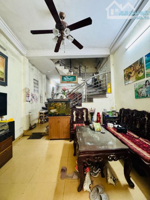 GIÁ ĐẦU TƯ - PHỐ TÂN MAI - LÔ GÓC 50m2 - VÀI BƯỚC RA PHỐ - 9.7 TỶ