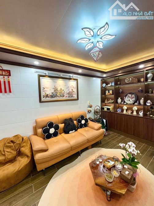 Bán nhà Tập Thế Tầng 3 Tân Mai 120m2 4 ngủ vị trí đẹp đủ tiện ích 4.45 tỷ