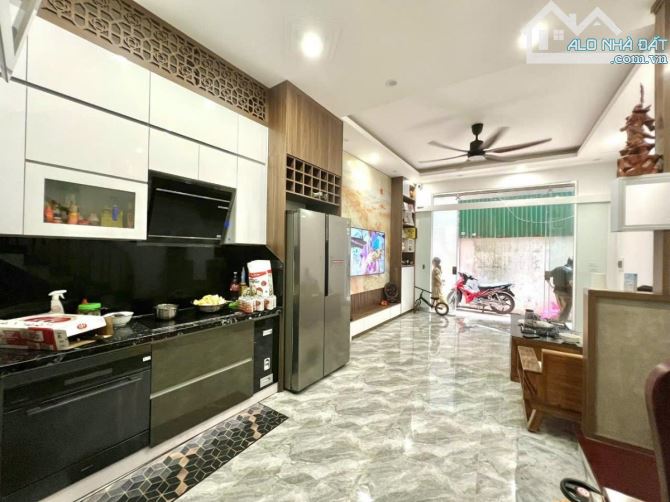 SIÊU HIẾM NHÀ PHỐ HỒNG MAI 34Mx4T-TRUNG TÂM-THOÁNG TRƯỚC SAU - VỊ TRÍ SIÊU ĐẸP-GIÁ 9.8 TỶ