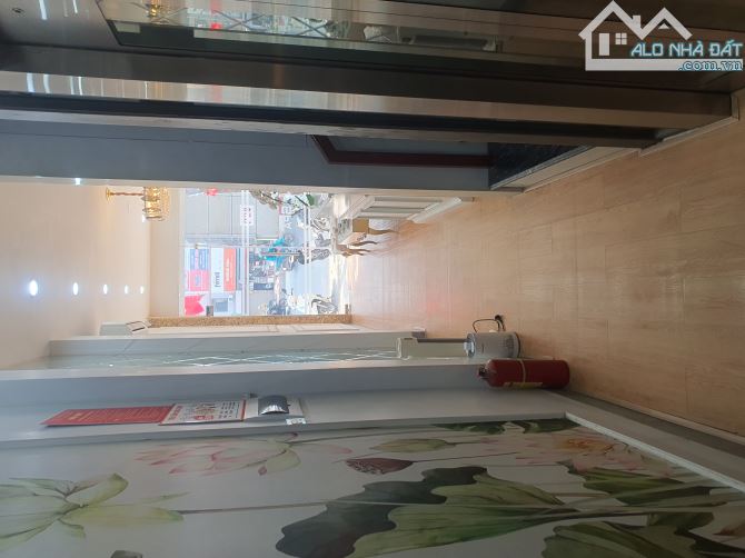 Bán nhà mặt phố Minh Khai, 55m2, 6 tầng, thang máy, vỉa hè, cho thuê gần 100 triệu/1 tháng