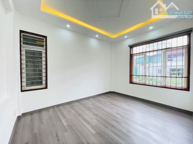 Bán nhà 40m2 mặt ngõ thông ô tô,kinh doanh cạnh khu đô thị Tây Nam Linh Đàm