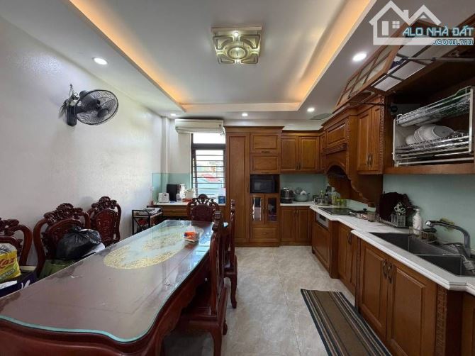 LẠC LONG QUÂN .SIÊU PHẨM GẦN PHỐ, NHÀ DÂN XÂY CHẮC CHẮN, 2 THOÁNG, Ở MIỄN CHÊ DT 64 M2