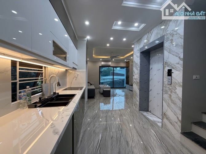 NHÀ ĐẸP - ĐỐNG ĐA - 7 TẦNG - THANG MÁY - GARA ÔTÔ - 50M² - MT 5M² - 25 TỶ