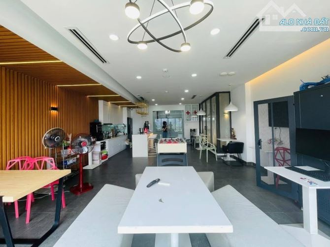 Toà building 21 tầng-Sở hữu lâu dài-Mặt phố lô góc-Dòng tiền cho thuê 4.5 tỷ/th