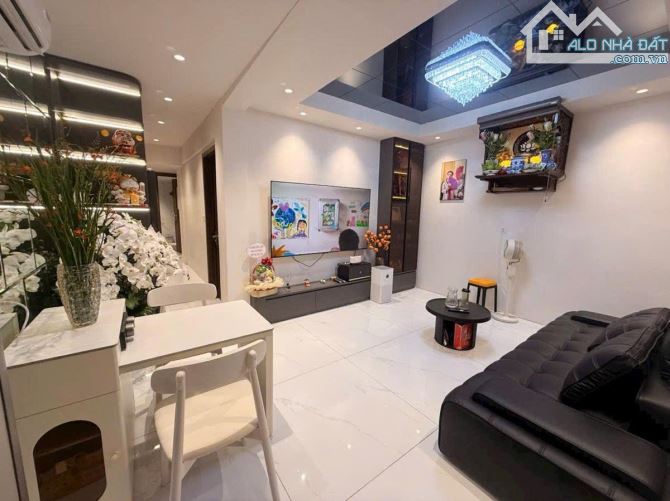 Hoa hậu! Chỉ 4,08 tỷ tập thể Chùa Láng, Đống Đa, 2 thoáng, sổ to 70m2 2PN nhà đẹp