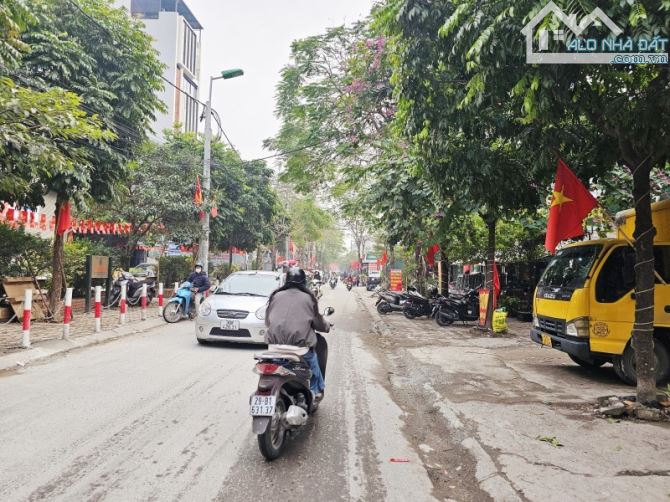 Đội Cấn – Ba Đình - Ô TÔ Tránh – 41 M2 – C4 – Mặ tiền 3.4 M – Giá 13.6 Tỷ.