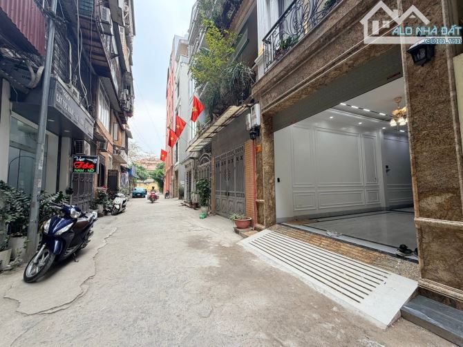 Siêu phẩm Cầu Giấy -Hoàng Quốc Việt - phân lô . Ô tô vào nhà .55m . Giá 26,8 tỷ