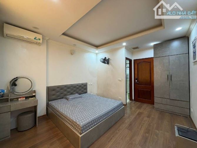 LẠC LONG QUÂN .SIÊU PHẨM GẦN PHỐ, NHÀ DÂN XÂY CHẮC CHẮN, 2 THOÁNG, Ở MIỄN CHÊ DT 64 M2