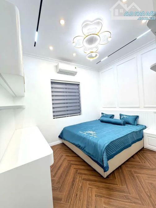 Bán nhà HOÀNG QUỐC VIỆT. Phân lô, oto tránh dừng đỗ. 6 tầng THANG MÁY. Thoáng trước sau