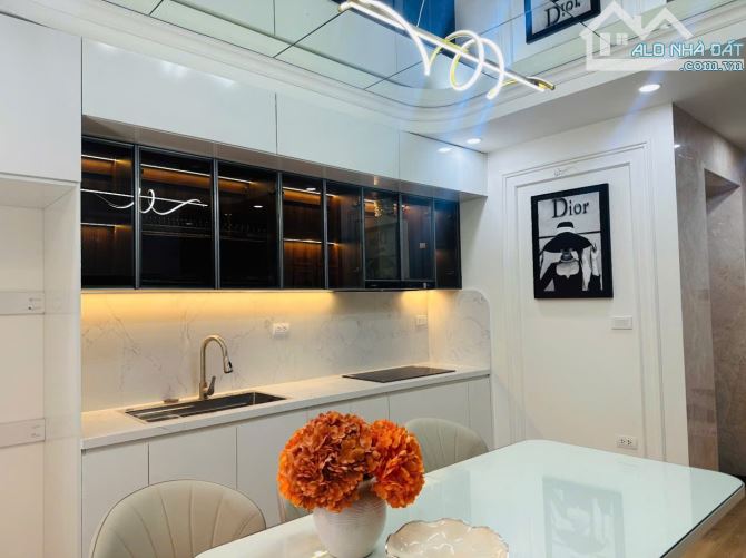 Bán nhà phân lô Nguyễn Xiển 61m2x6 tầng giá 12.9 tỷ