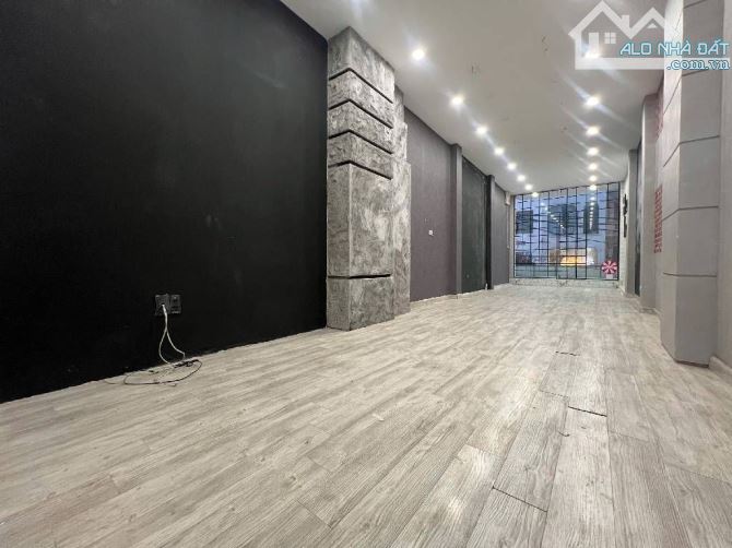 BÁN NHÀ MẶT PHỐ TT ĐÔNG ĐA DT 45 M NHỈNH 20TỶ KINH DOANH SÂM UẤT VỊ TRÍ ĐẸP NHẤT QUẬN