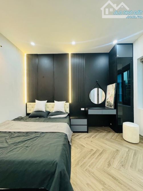 VỚI PHÂN KHÚC 12 TỶ CÓ NHÀ CỰC ĐẸP TRÊN PHỐ CỔ - PHÓ ĐỨC CHÍNH 32M2 - 5 TẦNG - 5M MT- HIẾM