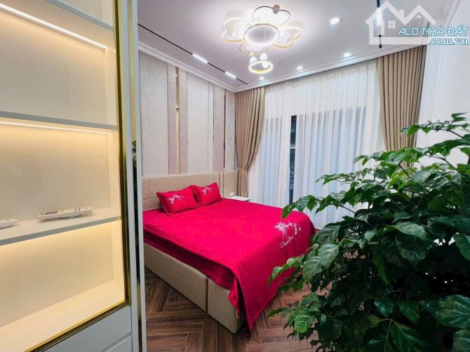 Bán nhà HOÀNG QUỐC VIỆT. Phân lô, oto tránh dừng đỗ. 6 tầng THANG MÁY. Thoáng trước sau