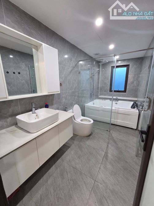 Nhà đẹp phố Mai Dịch , Trung tâm cầu giấy . Vị trí đẹp . Giá 18 tỷ . DT 46M