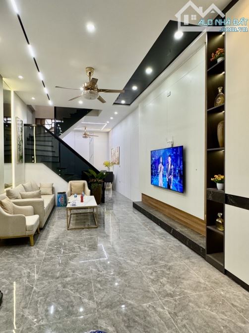 chính chủ bán nhà mới siêu đẹp , phố hoàng văn thái , thanh xuân, 42m, 5 tầng