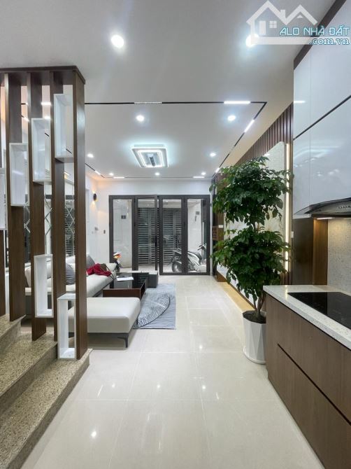 Nhà đẹp phố Trần Đại Nghĩa trung tâm Hai Bà Trưng 30/34 m x 5 tầng mặt tiền rộng, full đồ