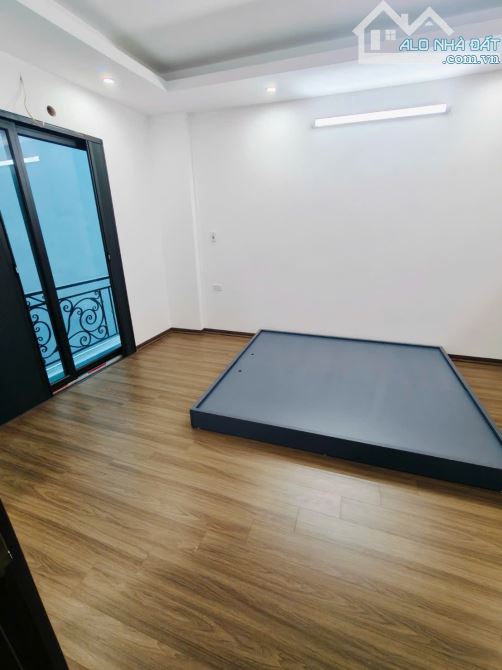 Xây mới Tôn Đức Thắng, hưởng sân để chục xe máy, lõi gần Phố, 32m2 sổ. Giá 8.98 tỷ