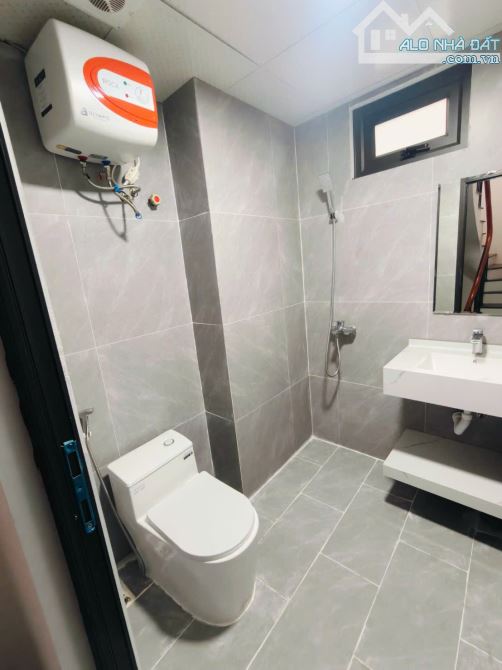 Xây mới Tôn Đức Thắng, hưởng sân để chục xe máy, lõi gần Phố, 32m2 sổ. Giá 8.98 tỷ