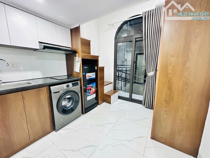 BÁN TOÀ CHDV 7T THANG MÁY CẦU GIẤY DT55m2 TỔNG 16 CĂN HỘ DOANH THU 80TR/TH. 15 TỶ