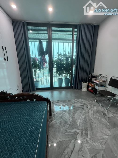 Bán nhà Chung Cư Tân Mai Đền Lừ, 75m2 gồm 3 ngủ, 2 vs,1 phòng khách bếp, Giá chỉ 5,x tỷ